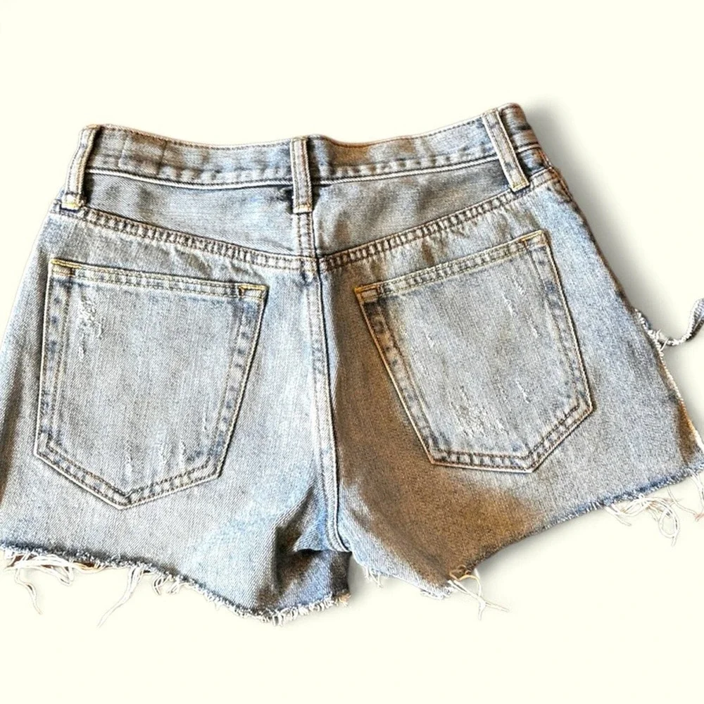 We The Free NWOT‎ Distressed Denim Cutoff Shorts Light Wash Button Fly Raw Hem